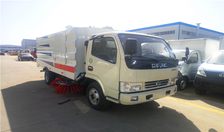 東風(fēng)小型多利卡掃路車