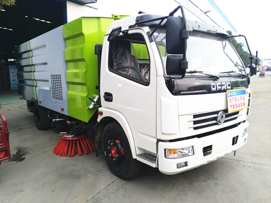 東風(fēng)中型洗掃車