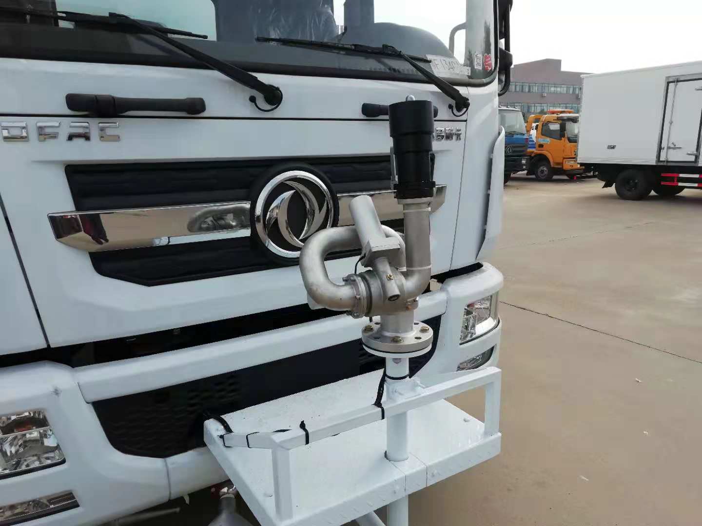 東風(fēng)天錦15方灑水車安接全自動(dòng)前方高炮工作視頻